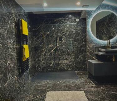 Fourques Apartment | L harmonie du marbre