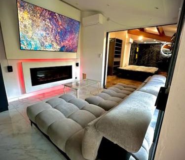 Fourques Apartment | L harmonie du marbre