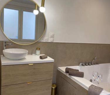Gournay-en-Bray Apartment | L’Harmonie - suite balneo