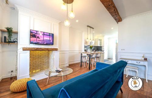 Centre Ville Apartment | L'Haussmann, Rare, Appartement Vue Château et Palmiers