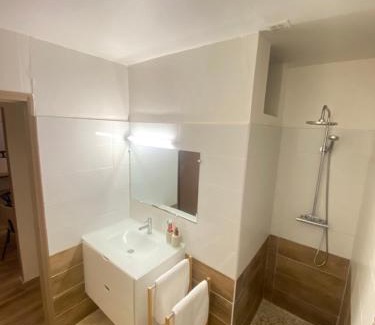 Sainte-Marie Apartment | L'Hibiscus