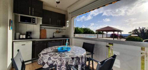 Quartier Desert Apartment | L'Hibiscus piscine et plage
