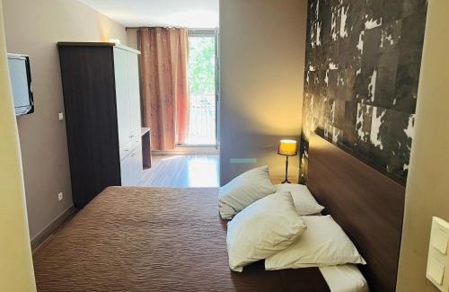 Bagnols-sur-Ceze Hotel | L'HOTEL DE LA BOURSE à BAGNOLS-SUR-CEZE