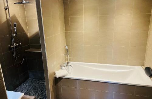 Bagnols-sur-Ceze Hotel | L'HOTEL DE LA BOURSE à BAGNOLS-SUR-CEZE