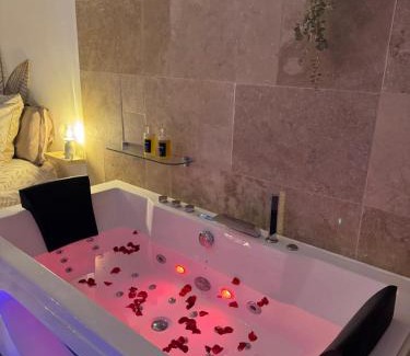 Bastide Saint-Louis Apartment | l'Idylle - Coeur de Bastide - balnéo - Clim