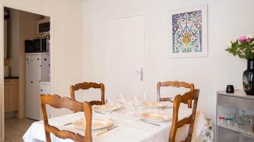 Les 3 Cites Apartment | L'Intemporel - Appartement T3 avec jardinet