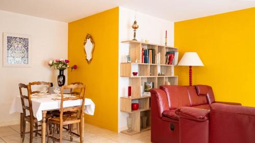 Les 3 Cites Apartment | L'Intemporel - Appartement T3 avec jardinet