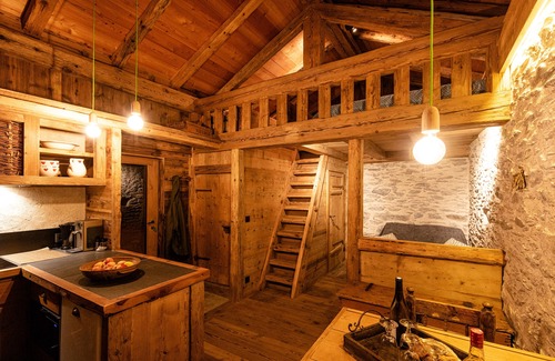 Saint-Gervais-les-Bains Ski Chalet | L'Intime" small mountain chalet