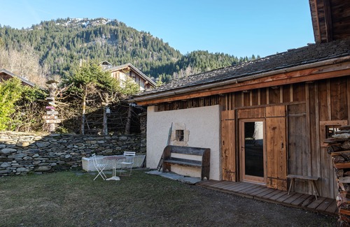 Saint-Gervais-les-Bains Ski Chalet | L'Intime" small mountain chalet