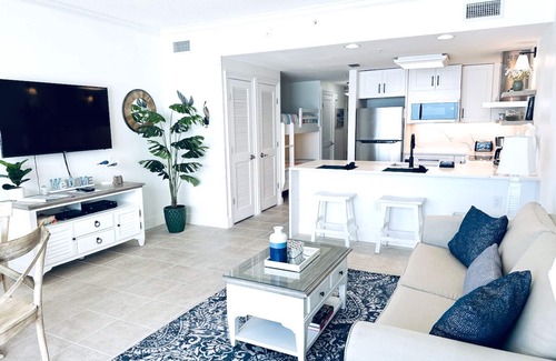 Panama City Beach Condo | 🏖L👀K~Beautifully Renovated🤩Beachfront FreeWiFi~Luxury Edition~1 King 🛏️+Bunks 5 ⭐️