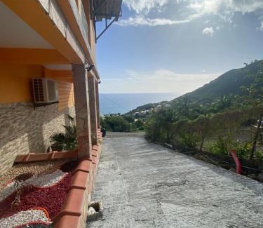 Les Anses-d'Arlets Apartment | L'OCEAN BLEU DES ANSES