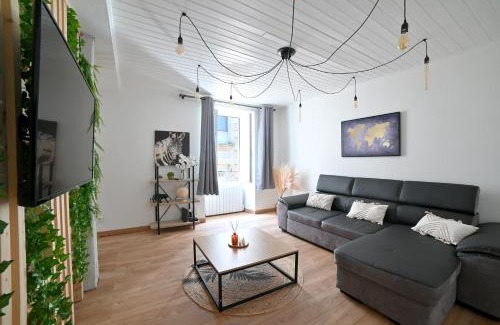 Chasseneuil-du-Poitou Apartment | L'Odysée - 5mn Futuroscope - Calme - Moderne
