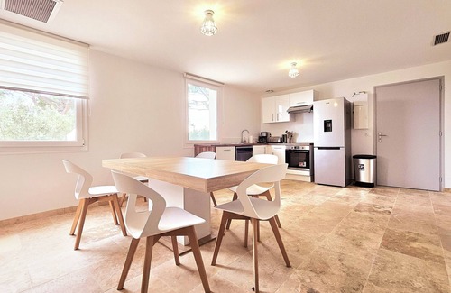 Pelissanne Apartment | L'OLÉASTRE Apartment 80 M2 2 bedrooms with private bathroom 28 m2 each