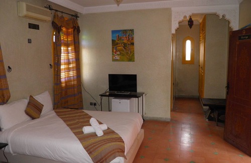 Marrakech Bed & Breakfast | L'oliveraie du Barrage Sleeps 20 to 30