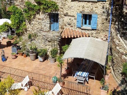 Saint-Michel-de-Llotes Bed & Breakfast | L'Oliveraie des 3 Mas
