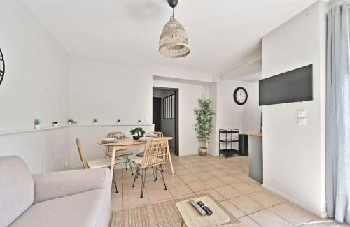 Avignon City Centre Apartment | L'Olivier - 2 terrasses - Clim AC - WIFI - PROCHE THEATRES