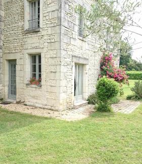 Monts-sur-Guesnes House | L'Olivier