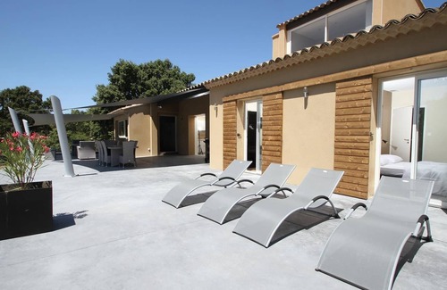 Grignan Villa | L'Olivier maison With jacuzzi pool in quiet area with great service