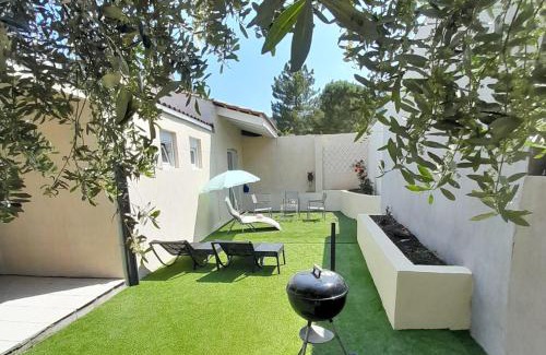 Les Censies Bed & Breakfast | L'olivier TESSA Hôtesse suite 30m2 terrasse 20m2