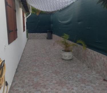 Grand-Bourg Apartment | L ombre du manguier