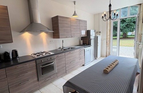 Merville-Franceville-Plage House | L'Orangerie, Country house with garden and large living room!