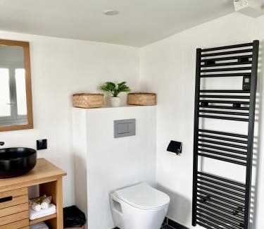 Mougins Apartment | L'Oranger - Magnifique Studio Indépendant Sur Mougins avec Jacuzzi Privé - Parking - Climatisation