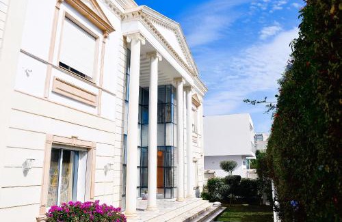 Les Berges Du Lac II Villa | L'Orchidée - Villa de luxe avec piscine chauffée, ascenseur privatif et vue sur le lac de Tunis
