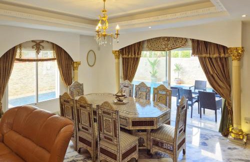 Les Berges Du Lac II Villa | L'Orchidée - Villa de luxe avec piscine chauffée, ascenseur privatif et vue sur le lac de Tunis