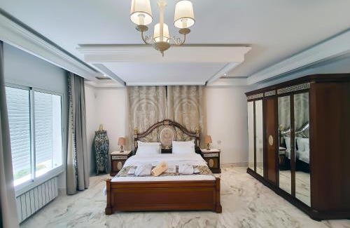 Les Berges Du Lac II Villa | L'Orchidée - Villa de luxe avec piscine chauffée, ascenseur privatif et vue sur le lac de Tunis