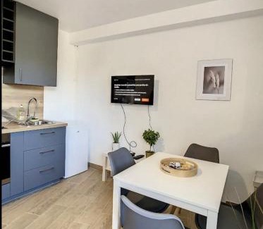 Livry-Gargan Apartment | L03 Villa Dengous - Cozy Aéroport CDG Wifi 4 pers