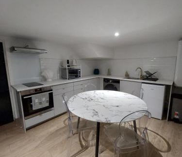 Livry-Gargan Apartment | L09 Jacuzzi 5 Étoile by Villa Dengous