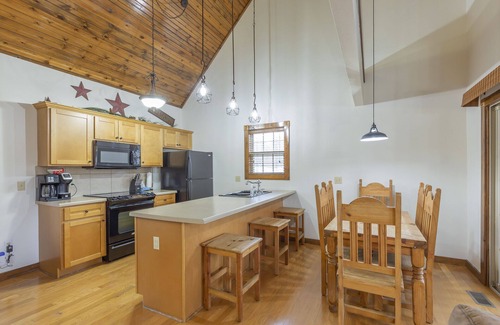 Reeds Spring Cabin | L119-C, 4 Br Lakefront Cabin, September Nights – 15% Off 3+ Nts SEE DESC.BELOW