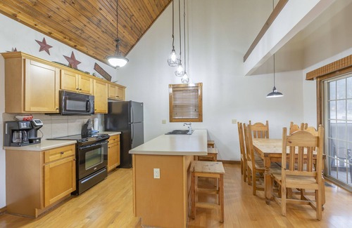 Reeds Spring Cabin | L119-C, 4 Br Lakefront Cabin, September Nights – 15% Off 3+ Nts SEE DESC.BELOW
