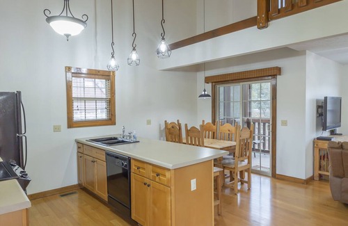 Reeds Spring Cabin | L119-C, 4 Br Lakefront Cabin, September Nights – 15% Off 3+ Nts SEE DESC.BELOW