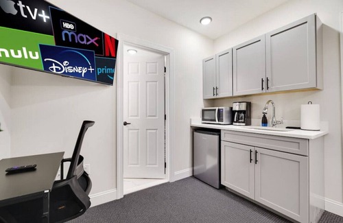 East Stroudsburg Apartment | L312 · The Lack - Queen Suite - B12