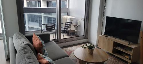 Melbourne Central Business District Apartment | L3908 Cozy Oasis Pool Spa n Sauna