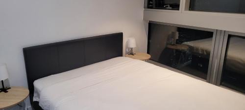 Melbourne Central Business District Apartment | L3908 Cozy Oasis Pool Spa n Sauna