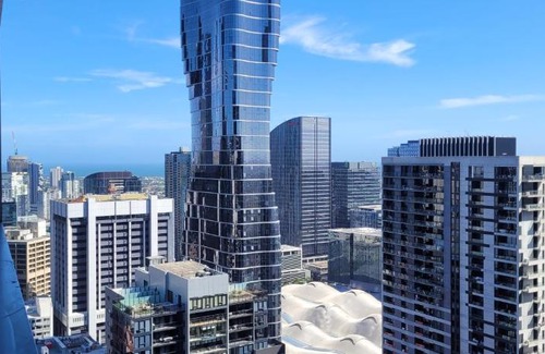 Melbourne Central Business District Apartment | L3908 Cozy Oasis Pool Spa n Sauna