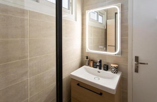 La Madeleine Apartment | L51 2P Bornala Sea View Balcony &AC