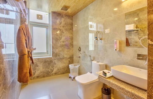 Burwa Hotel | La Aero Resort