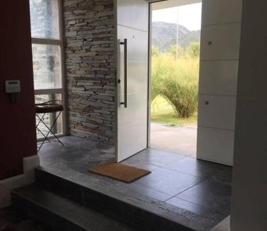 Lujan House | La Americana, casa entre sierras
