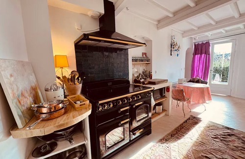 Aigueze House | La Bâtisse de Rêve, Authentic Villa for 8 people with Jacuzzi