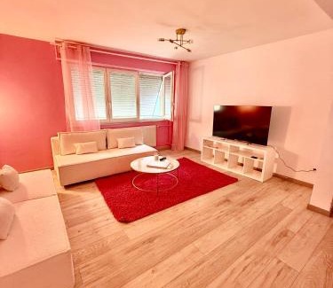 La Celle-sous-Gouzon Apartment | La Barbie Dreamhouse - plein centre - 8 guests