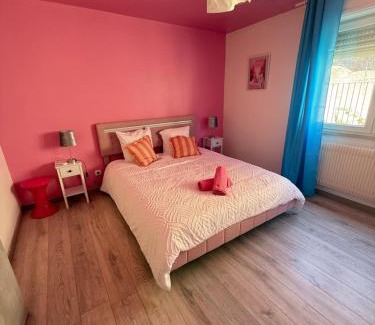 La Celle-sous-Gouzon Apartment | La Barbie Dreamhouse - plein centre - 8 guests