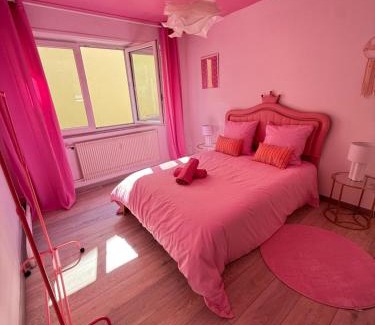 La Celle-sous-Gouzon Apartment | La Barbie Dreamhouse - plein centre - 8 guests