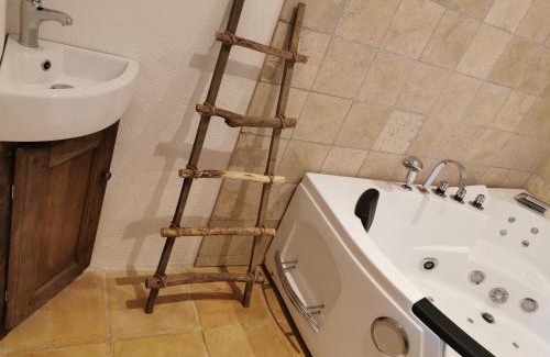 Salernes Bed & Breakfast | La Bastide du Capelier - Chambres d'hôtes avec baignoire balnéothérapie - 3 étoiles