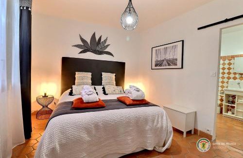 Saint-Remeze Bed & Breakfast | La bastide Maë