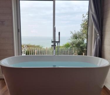 Saint-Come-de-Fresne Cabin | La Bayeuzen - La Mer