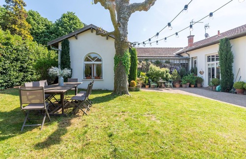 Saint-Didier-au-Mont-d'Or Villa | La belle vie, charming house with pool