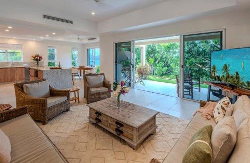 Hamilton Island Villa | La Bella Waters 3 - Oceanview's, Pool, Buggy and Transfers